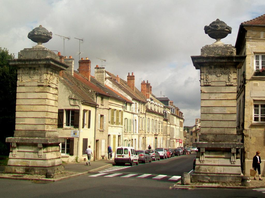 Maison De Ville Panzió Magny-en-Vexin Kültér fotó